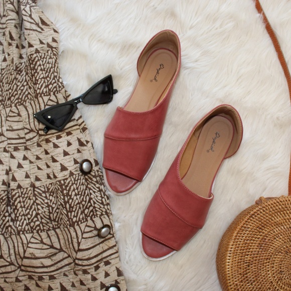 🚨LAST PAIR!!//The Alejandra//Adobe red Flat - Picture 7 of 8